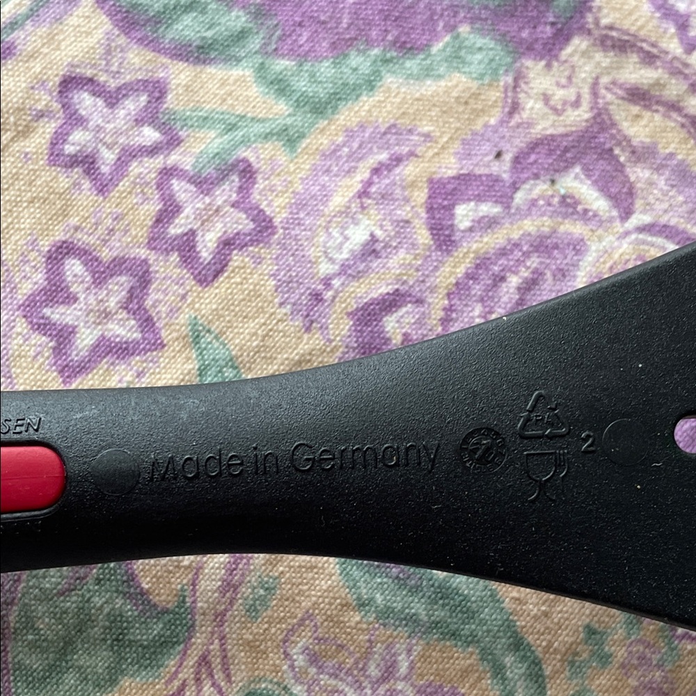 Westmark Black and Red Kitchen Spatula - Picture 4 of 5